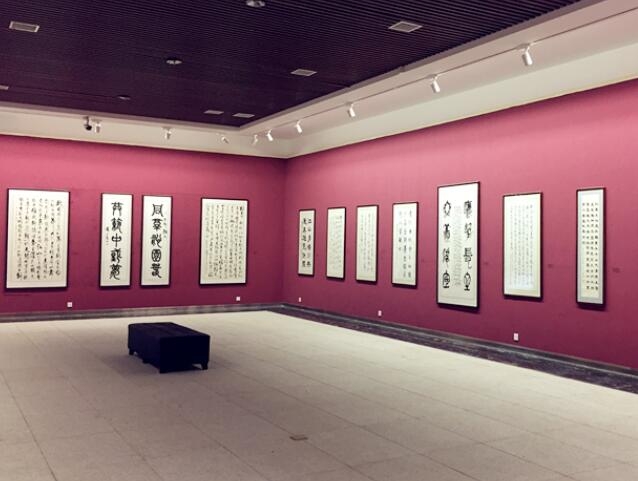 “人生就是博杯”职工书画摄影展在崔振宽美术馆发展